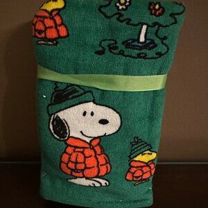 Peanuts Snoopy Woodstock Puffy Coat Green Holiday Hand Towels 2 Pk NWT 16 x 28"